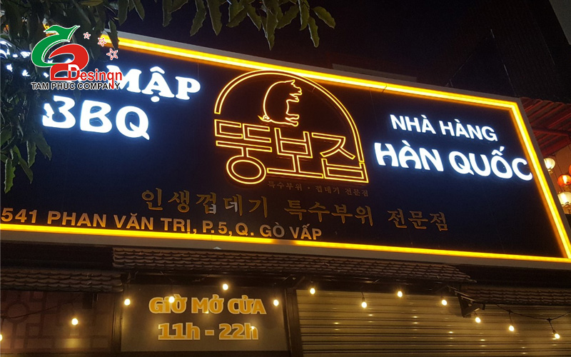 Cửa hàng nên chọn chất liệu làm biển hiệu phù hợp